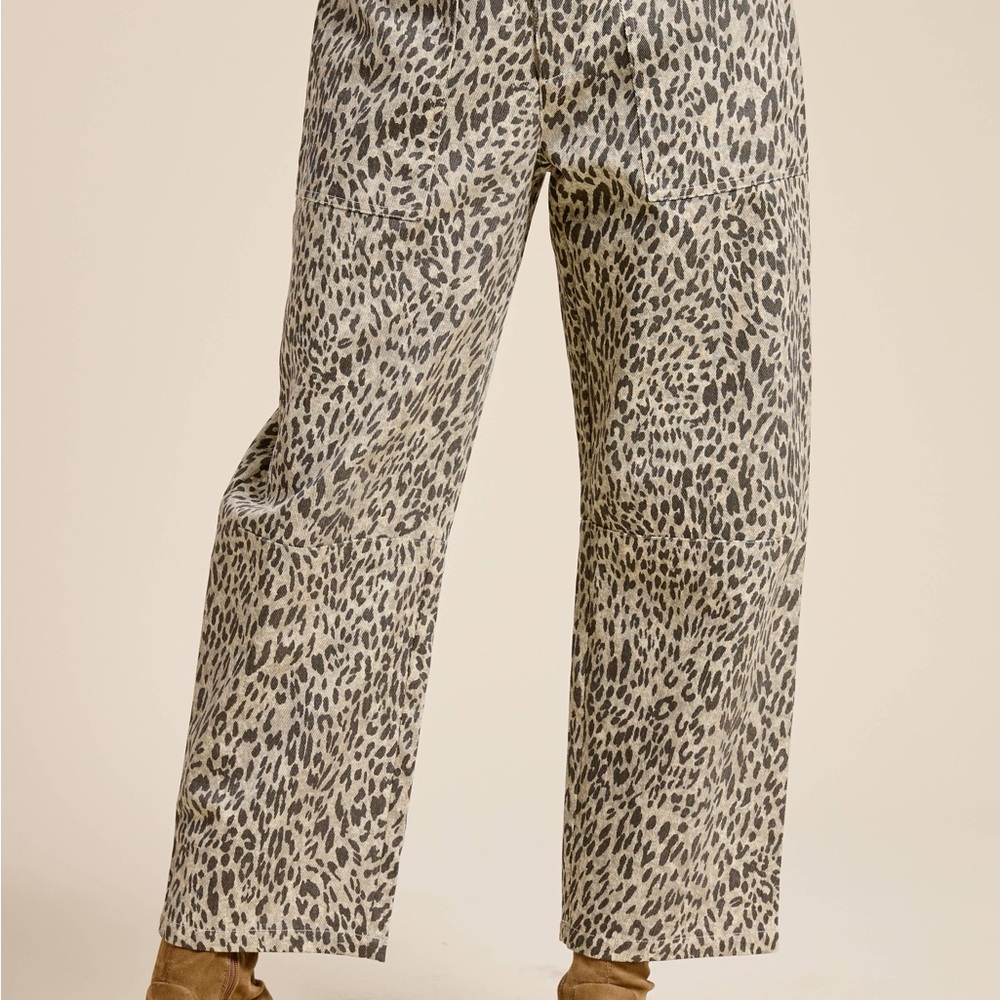 Chic Animal Print Wide-Leg Pants - Picture 2 of 2